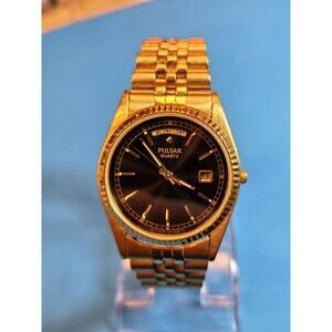PULSAR Gold Tone President Day/Date Fluted Bezel Quartz Watch V544-8A40. New Bat